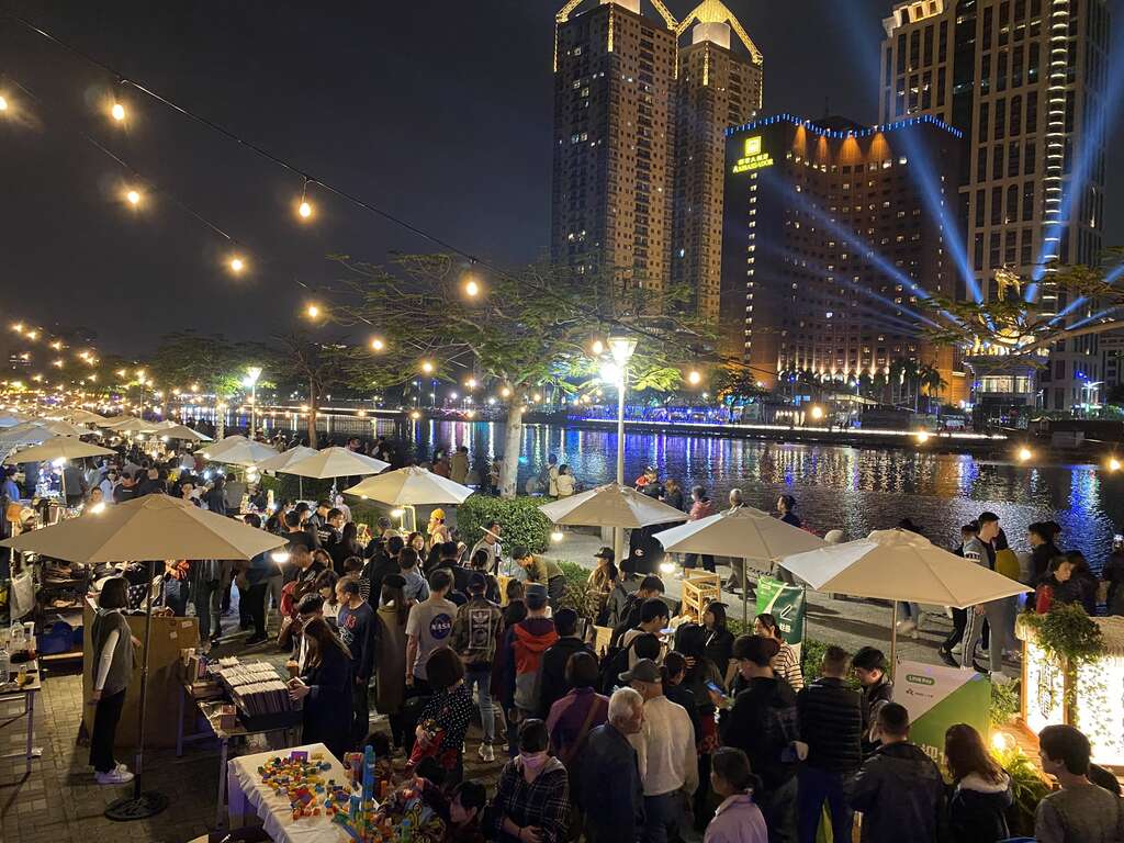 愛河:港都河岸夜景+散步軸線