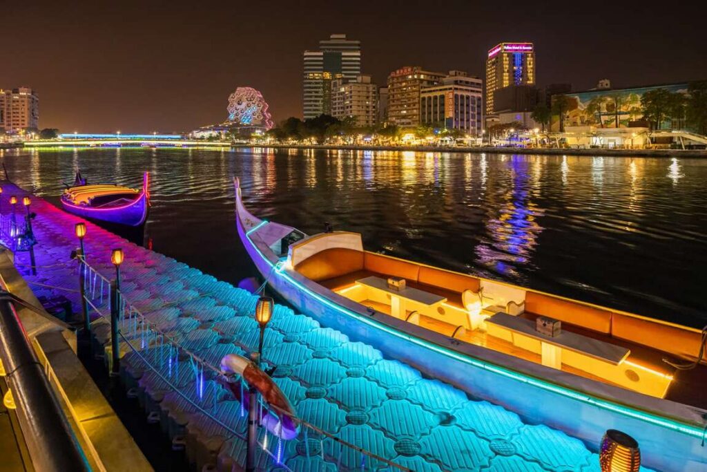 愛河:港都河岸夜景+散步軸線